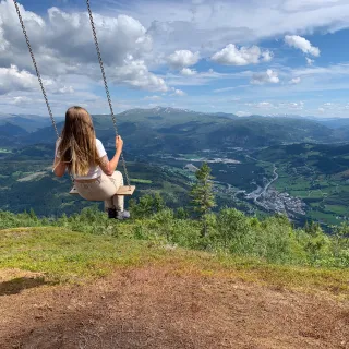 Husken på toppen av voss, jente som husker